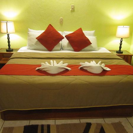Hotel Jaguar Inn ตีกัล ภายนอก รูปภาพ