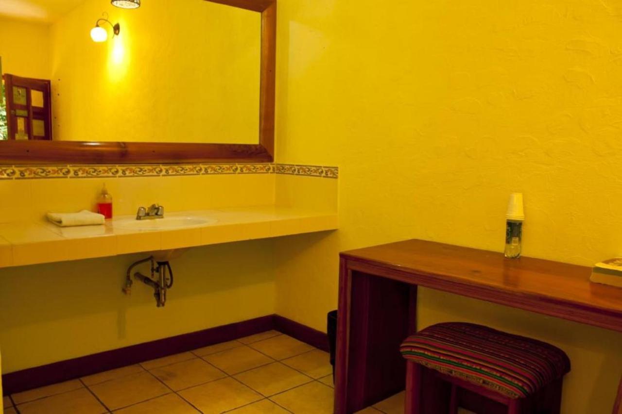 Hotel Jaguar Inn ตีกัล ภายนอก รูปภาพ