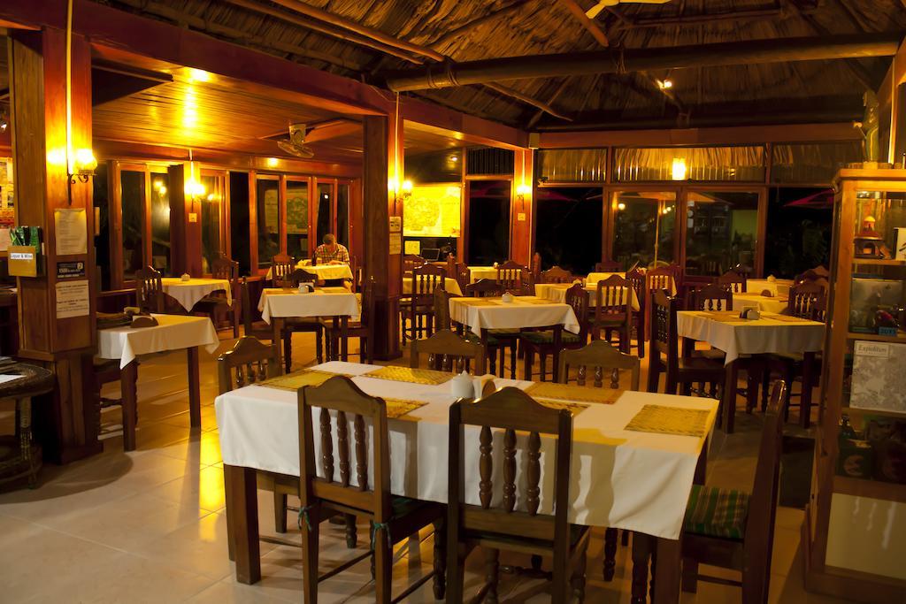 Hotel Jaguar Inn ตีกัล ภายนอก รูปภาพ