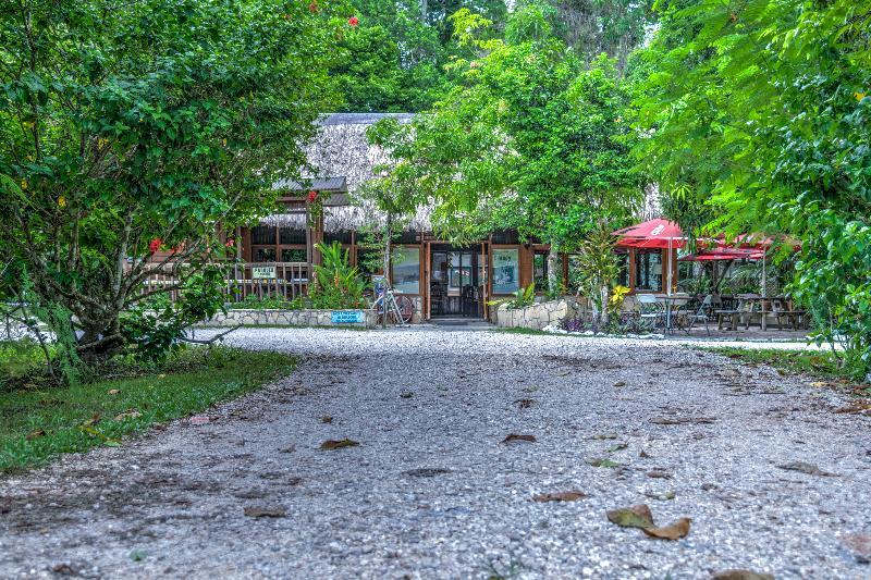 Hotel Jaguar Inn ตีกัล ภายนอก รูปภาพ
